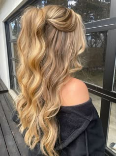 Down Hoco Hairstyles, Bridesmaid Hair Inspo, Bridemaids Hairstyles, Cute Prom Hairstyles, Fancy Hair, Simple Prom Hair, Guest Hair, Bridesmaid Hair Makeup, Ball Hairstyles