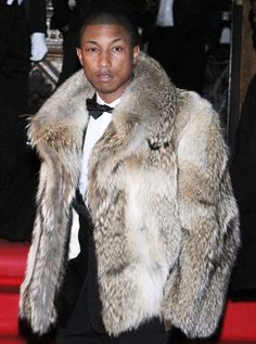 pharell in fur = top style Mens Fur, Pharrell Williams, Fur Fashion, Casual Elegance, Personalized T Shirts, Well Dressed, Fur Jacket, World Of Fashion