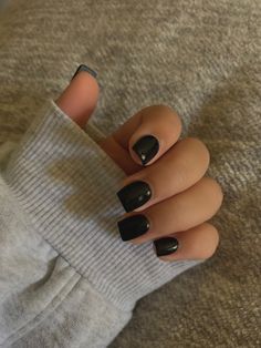 Black Square Round Nails, Pretty Black Nail Designs Short, Nails Short Acrylic Black, Square Short Black Nails, Black Nails Powder Dip, Black Nails Short Acrylic, Really Short Black Nails, Short Square Acrylic Nails Designs Black, Black Design Nails Short