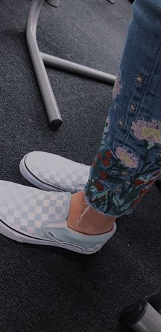 Blue Vans Outfit, How To Wear Vans Slip Ons, Blue Slip On Vans, Bts Shoes, Black Slip On Vans Outfit, Vans Slip Ons, How To Wear Vans, Slip On Vans