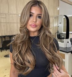 Summer Hair For Brown Skin, Honey Blonde Brown Skin, Balayage Hair On Brown Skin, Ash Blonde And Brown Hair, Honey Brown Hair Balayage, Honey Dark Blonde Hair, Blond To Brown Hair Before And After, Teddy Bear Hair Color, Light Brown Balayage Blonde