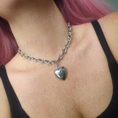 Stunning gothic/punk style chunky broken heart choker necklace in silver 💔  Chunky yet lightweight and comfortable to wear this necklace goes well with any outfit! This necklace is made of 100% stainless Steel so is water resistant and won't tarnish or discolour! Available in various sizes ( necklace shown in photographs measures 15 inches) Width of chain: 12mm Heart pendant measures: 29x26mm Please don't hesitate to contact me with any queries or suggestions 😊  Comes gift wrapped 🖤 Grunge Gift Ideas, Chunky Heart Necklace, Heart Pendant Necklace Silver, Punk Necklace, Emo Grunge, Heart Choker Necklace, Tiffany Necklace, Pendant Necklace Silver, Heart Choker