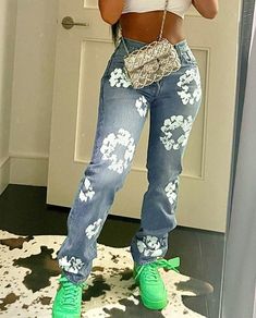 Life is hard enough already. Let us make it a little easier. Women's Y2k Flowers Print High Waist Straight Floral Pattern Loose Pants #jeansjumbo Denim Style Casual, Look Casual Chic, Streetwear Mode, Retro Streetwear, Printed Jeans, Streetwear Y2k, Floral Pants, High Rise Denim, Blue Denim Jeans