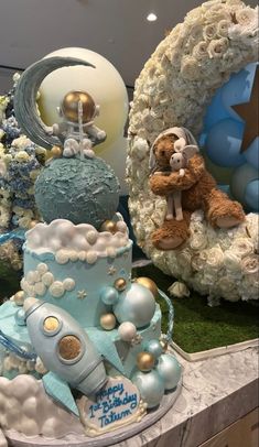 an image of a birthday cake with teddy bears on it