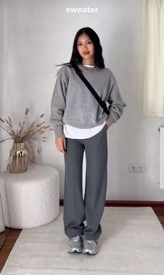 Gray Sneakers Outfit, Simple Autumn Outfits, Gray Pants Outfit, Gray Sweater Outfit, Grey Trousers Outfit, Outfit Trabajo, Love Outfits, Grey Sweater Outfit, Elegantes Outfit Damen