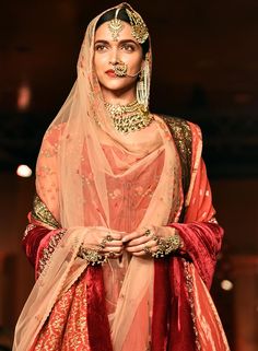 Do you know how much Deepika's jewellery in Bajirao Mastani costs? - Rediff.com… Mastani Dress, Bajirao Mastani, Bridal Dupatta, Deepika Padukone Style, Indian Aesthetic, Launch Event, Pakistani Bridal