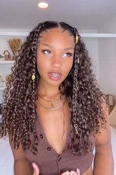 Foto destraida Natural Curls Hairstyles, Peinados Fáciles Para Cabello Corto, Natural Hair Styles Easy, Curly Hair Inspiration, Curly Girl Hairstyles