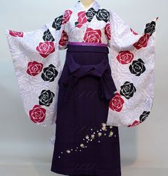 Item: Furisode Kimono & Hakama , Jyuban & Obi setNo. yko098Size: US  L  /  Kimono Weidth 68cm  Length 109cm  / Hakama  Length 91cm   Weidth - fit many sizes  Condition: NEW. Please check the photos.If you are 155-165cm tall, This kimono set will fit well.If you are 155-165cm tall, This kimono set will fit well. Traditional White Kimono With Floral Embroidery, Drawing Positions, White Kimono Traditional, Kimono Hakama, Pink Kimono Traditional, Kimono Ideas, Japanese Royal Kimono, Minecraft Outfits, Hakama Pants