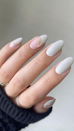 Oval Acrylic Nails, Chrome Nails Designs, Gray Nails, Almond Nails Designs, Gold Nails, Trendy Nails, Almond Nails, Winter Nails, Nail Art Design