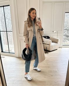 Casual Trench Coat Outfit, Outfit Minimalista, Trench Outfit, Coat Outfit Casual, Gorgeous Images, Jeans Blazer