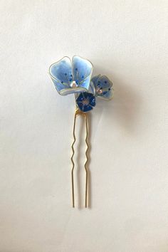 I made this from resin and wire. This piece is inspired by the morning glory flowers Blue Hairpin, Chinese Hairpin, Morning Glory Flowers, Flower Hairpin, Park City Ut, Fairy Jewelry, Jewelry Resin, Wedding Hair Pins, Flower Hair Pin