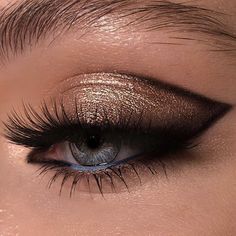 Eye Makeup Pictures, Smink Inspiration, Makijaż Smokey Eye, Eye Makeup Designs, Makeup Eye Looks, Creative Eye Makeup, Glamour Makeup, Makeup Obsession