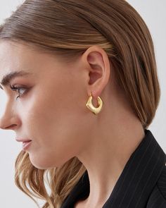 Smaller size huggie hoop earrings that fits snuggly around the ear. This luxury hoop is made 18K gold plated over sterling silver. Modern and sleek design with every single piece hand polished to perfection. Each pair of earrings are produce using our exclusive Italian electroforming technology to control the weight to maximize comfort. This design is available in 2 colors, 18k yellow gold or white gold. Closure: Hoop Stamp Closure Approx. Measurement: Outer Length: 1.1 inches Outer Width: 1 inc Modern Tarnish Resistant Huggie Hoop Earrings, Modern Tarnish-resistant Huggie Hoop Earrings, Modern Gold Huggie Hoop Earrings, Modern Huggie Hoop Earrings, Everyday Gold Plated Huggie Earrings Luxury, Everyday Luxury Gold-plated Huggie Earrings, Gold Plated Huggie Earrings With Polished Finish, Everyday Luxury Gold Plated Huggie Earrings With Polished Finish, Modern Gold-plated Huggie Earrings