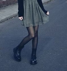 Mini Dress With Cardigan, Style Edgy Soft Grunge, Mode Harajuku, Skirt Aesthetic, Fashion 90s, Fashion Grunge, Mode Boho, Grunge Look, Neue Outfits