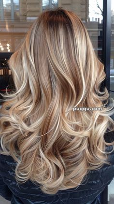 Summer Blonde Hair, Hair Highlights And Lowlights, Blonde Waves, Hair 2024, Cut Her Hair, Low Lights Hair, Hair Inspiration Color, Outfits Winter