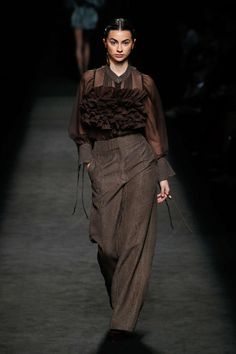 Simorra Fall Winter 2024-2025 collection fashion show at Madrid Fashion Week Madrid Fashion, Fashion Trends Winter, Career Wear, Fall Wardrobe, Modest Fashion, Madrid, Winter Fashion