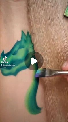 How to paint a dragon with one stroke cake One Minute Face Painting, Easy Face Painting Ideas For Kids Boys, Cheek Art Face Paint Simple, Dinosaur Face Paint, Dragon Face Paint