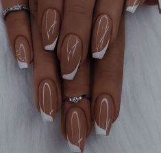 Fall French Nails Nail Extension Designs For Dark Hands, Beige Square Nails, Nails For Dark Hands, Brown Gel Nails Short, Dark Academia Nails Ideas, 1 Color Nails, Nails For Darker Skin Tone, Earth Tone Nails, Latte Nails