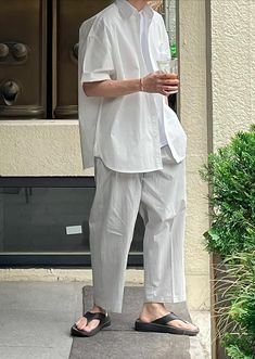 Muji Fashion Men, White Long Sleeves Outfit, Art Student Outfit, White Pants Men, Japan Fashion Street, Oversized White Shirt, Minimalist Fashion Men, Japan Outfit, Character Inspired Outfits