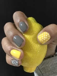 Summer To Fall Transition Nail Colors, Yellow Dip Nails, Design Summer Nails, Summer Nails Short, Summer Nails Ideas, Hard Gel Nails, Short Gel Nails, Polka Dot Nails