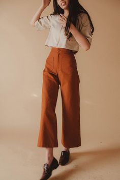 Rust Canvas Sandi Pant Lykke Wullf, Modest Shorts, Outfit Office, Chique Outfit, Makeup Fashion, Mode Inspo, Mode Vintage, Looks Style, Mode Inspiration