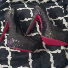 Nib Shoedazzle Size 10 Black Sparkle Platform Pump Pink Bottoms Never Worn See Pics For Heel Height And Platform Height Glamorous Black Heels With Round Toe, Black Pointed Toe Heels With Glitter Accents, Black High Heels With Glitter Accents, Black Glitter Pointed Toe Heels, Black Closed Toe Glitter Heels, Black Glitter Closed Toe Heels, Pink Bottoms, Pink Bottom, Pink Pumps