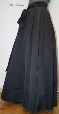 "ITEM DETAILS Long and flowing Taffeta skirt with elastic waistband. Classical look. Comfortable and adds touch of elegance. Could match with fitted tops or oversize ones. Made to measure. Available in petite and tall length. MATERIAL High Quality Taffeta ------------------------------------------------------------------------------- Shop Policy Before ordering please check our shop policies https://www.etsy.com/shop/FloAtelier/policy?ref=shopinfo_policies_leftnav Every piece is made to order, t Low Waist Skirt, Blue Maxi Skirt, Taffeta Skirt, Evening Skirts, Princess Skirt, Black Maxi Skirt, Party Skirt, Long Maxi Skirts, Skirt Long