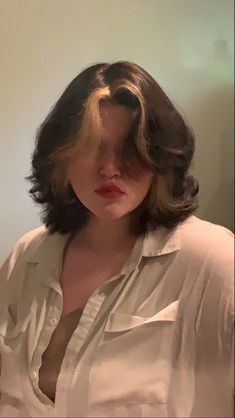 Short Haircut Blowout, Short Haircuts For Wavy Hair Natural, Alt Hair For Round Face, Short Hair On Bigger Women, Short Layered Hair Round Face, Short Hair With Layers Round Face, Hair Cuts Chubby Face, Wolf Cut Chubby Face, Short Hair Styles For Chubby Faces