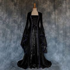 Renaissance Medieval Witch Fancy Dress Costume Party Women Victorian Long Dress  | eBay Medieval Witch, Gaun Abad Pertengahan, Vampire Dress, Medieval Cosplay, Vampire Bride, Bride Costume, Vestidos Retro, Halloween Costumes For Women, Witch Dress