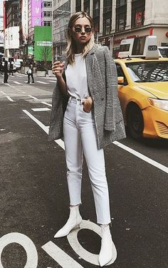 Preppy Trends, White Boots Outfit, Boots Outfit Ankle, Booties Outfit, White Boots, Blazer Outfits, Complete Outfits, Warm Outfits, Plaid Blazer