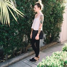 Black Clogs Outfit, Grandma Fashion, Black Clogs, Wooden Sandals, Thanks Mom, Minimalist Capsule Wardrobe