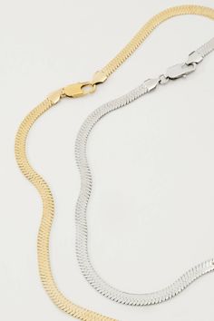 Brand logo signature. Stainless steel 6mm chain. Gold and silver color. 55cm in length. 0.022kg weight. Chain Gold, Snake Chain, Gold And Silver, Silver Color, Brand Logo, Silver Chain, Stainless Steel, Chain, Silver