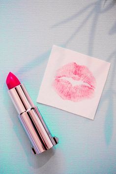 Makeup Product Photography Ideas, Lipstick Photography Ideas, Makeup Photography Products, Lipstick Product Photography, Make Up Photography, Makeup Products Photography, Lipstick Photography, Spring Lipstick, Lipstick Photos