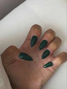 Almond Acrylic Nails Designs, Green Acrylic Nails, Dark Green Nails, Pointy Nails, Almond Shape Nails, Basic Nails, Almond Nails Designs, Almond Acrylic Nails, Nails French