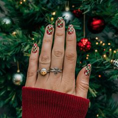 Christmas nail design ideas with a blend of chic and festive elements