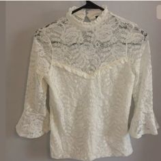 Express Ivory Lace 3/4 Bell Sleeve - Size Xs Body: 95% Nylon/ 5% Spandex Lining Lining: 100% Polyester Chic White 3/4 Sleeve Top, Feminine White Stretch Blouse, Chic White Top With 3/4 Sleeves, White Stretch Feminine Blouse, Fitted Off White Top For Brunch, White Stretch Top With 3/4 Sleeve, White Stretch Lace Top Blouse, Fitted Off-white Top For Brunch, Cream Stretch Top For Brunch