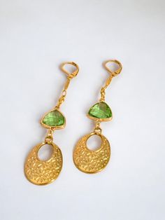 These unique earrings come with either an enchanting emerald or a rosy charm, finished off with a retro embossed flower. Lightweight and versatile, they're the perfect addition to elevate any outfit. Hypoallergenic (Lead and nickel free) Material: Stainless Steel Size: 8 cm (3") Weight: 14g Rose Earrings, Unique Earrings, Boho Earrings, Ring Bracelet, Adjustable Rings, Earring Necklace, Chain Bracelet, Ring Shopping, Chains Necklace