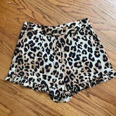 Nwot Urban Outfitters Cheetah Flowy Dress Shorts Size Small Super Cute And Flattering Leopard Print Stretch Shorts For Summer, Summer Leopard Print Stretch Bottoms, Leopard Print Stretch Bottoms For Summer, Summer Stretch Shorts In Leopard Print, Summer Stretch Leopard Print Shorts, Stretch Leopard Print Bottoms For Summer, Stretch Leopard Print Shorts For Summer, Fitted Leopard Print Bottoms For Summer, Leopard Print Shorts For Vacation