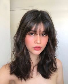 Women Medium Length Haircut With Bangs, Bangs With Long Layers Hair, Medium Thick Bangs, Cute Haircut For Medium Hair With Bangs, Shoulder Length Hair Frame Face, Layers And Bangs Medium Hair, Fringe Hairstyles Thick Hair, Shaggy Hair Highlights, Bangs For Thick Straight Hair