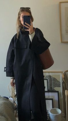 Mode Ulzzang, Long Black Coat, Style Photo, Street Style Inspiration, Mode Inspo, 가을 패션, Mode Inspiration, Long Black, Minimal Fashion