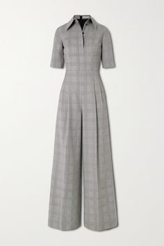 Emilia Wickstead's 'Elas' wool jumpsuits is the definition of timeless, courtesy of the Prince of Wales checks. The collared bodice is inspired by polo shirts while the retro wide legs offer a subtle vintage impression. Elegant accessories will complement the sophisticated mood. Business Attire Women One Piece & Sets, Dress For Success High School, Plus Zise, Cold Fashion, Emilia Wickstead, Fashion Attire, Simple Trendy Outfits, Prince Of Wales, Elegant Accessories