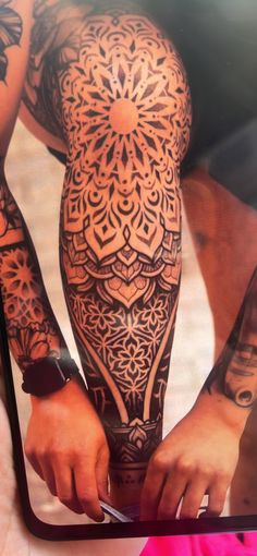 Geometric Tattoo Leg, Tato Mandala, Mandela Tattoo, Geometric Mandala Tattoo, Geometric Sleeve Tattoo, Full Leg Tattoos, Elbow Tattoos, Geometric Sleeve, Leg Tattoo Men