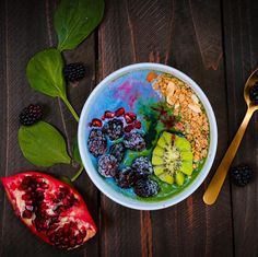 Do you like to add a splash of colour to your smoothie bowls? 😋  Check out our Instagram page to see what we have on offer Diy Kombucha, Kombucha Flavors, Kombucha Recipe, Homemade Kombucha, Healthy Eating Snacks, Homebrew Recipes, Probiotic Drinks, Kombucha Tea, Post Workout Snacks