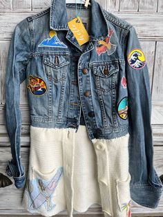 This is a thrifted size S Abercrombie brand Retro Patchwork Denim Jacket For Winter, Retro Winter Denim Jacket With Patchwork, Casual Spring Outerwear With Patchwork, Casual Cotton Outerwear With Patchwork, Casual Cotton Outerwear With Patches, Retro Spring Outerwear With Patches, Fitted Winter Denim Jacket With Patch Pockets, Casual White Patchwork Denim Jacket, Casual White Outerwear With Patches