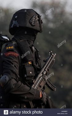 Download this stock image: A National Security Guard Commando ready to walk down Rajpath. For the first time, NSG will part of the Republic Day Parade 2017 - HHW8EP from Alamy's library of millions of high resolution stock photos, illustrations and vectors. Indian Commando Special Forces Wallpaper, Indian Nsg Commandos Wallpaper, Cobra Commando India, Nsg Commandos India, Nsg Commandos Wallpaper, Black Cat Commando, Commando Wallpaper, Indian Army Photo