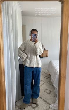 2023 Fall Fits, Comfy Cute College Outfits, Fall Crewneck Outfit, Mid Wash Jeans Outfit, Midsize Scandinavian Fashion, Copenhagen Style Fall 2023, Boston Winter Outfits, Beachy Winter Outfits, Danish Outfit