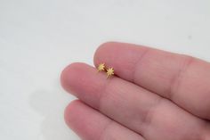 Extra tiny solid gold pole star earring. Available in 14k yellow, white and 18k rose gold. You can choose between a single stud earring or a pair. The tiny star measures 4mm-6mm and the post 10mm, they come with solid gold posts and ear nuts. Great Birthday or Anniversary gift. You can find a matching pendant here: https://www.etsy.com/listing/187572985/gold-star-necklace-14k-solid-gold-tiny? DHL EXPRESS shipping available at check out. PLEASE NOTE THAT DHL EXPRESS SHIPPING MIGHT BE MORE EXPENSI Hypoallergenic 14k Gold Star Jewelry, Tiny Star-shaped 14k Gold Jewelry, 14k Gold Star Earrings Gift, Star Necklace Gold, Pole Star, Minimal Necklace, Star Christmas, Solid Gold Necklace, Solid Gold Earrings