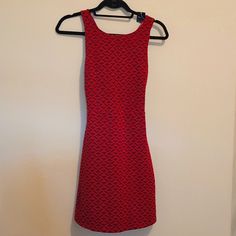 Brand New Patterned Maroon Dress With Tags! This Is The Perfect Dress For Date Night Or To Wear To A Wedding! In Size Xs From Hollister Red Sleeveless Lined Mini Dress, Red Stretch Mini Dress, Red Sleeveless Mini Dress, Dress For Date Night, Dress For Date, Little Red Dress, Hollister Dresses, Maroon Dress, Dresses Xs