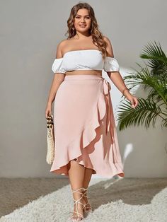 15 Boho Plus Size Outfit Ideas: Embrace Comfort and Style Croped Plus Size, Boho Plus Size Outfits, Plus Size Outfit Ideas, Matching Skirt Set, Plus Zise, Brown Mini Skirt, Boho Plus Size, Off The Shoulder Shirt, Plus Size Outfit