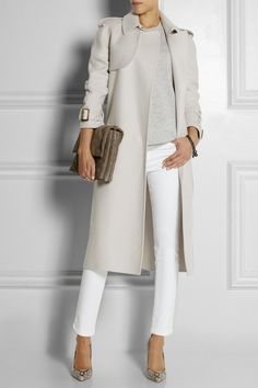 Bottega Veneta | Cashmere trench coat. Soooo luxurious and beautiful. It belongs in some uber stylish film. #fashion Mode Over 50, Denise Richards, Classy Work Outfits, Business Outfit, Work Outfits Women, 가을 패션, Business Outfits, White Pants